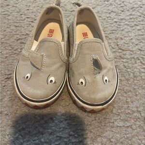Kids size 6 Gymboree Gray shark Sneakers Casual Comfort and cute!